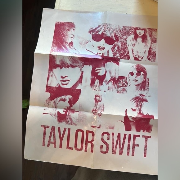 Taylor Swift Red (NOT TV) Zine Pack 2012 Limited Release With Book, CD, etc. - Picture 5 of 6